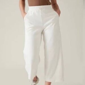 Athleta Triumph Hybrid Wide Crop in Magnolia White